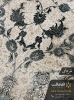 نمای نزدیک فرش کهنه نما طرح افشان گل سبز نقره ای